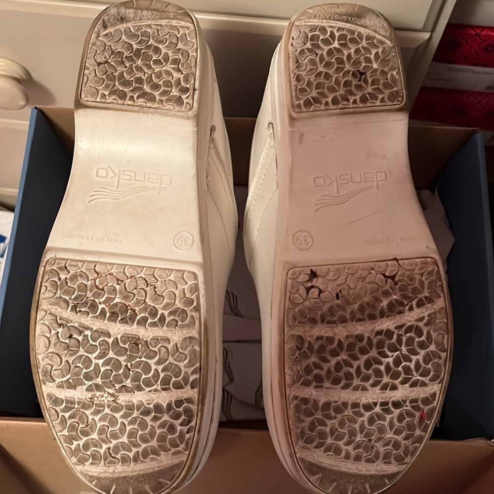 Dansko Clogs Size 39 In White - image 6